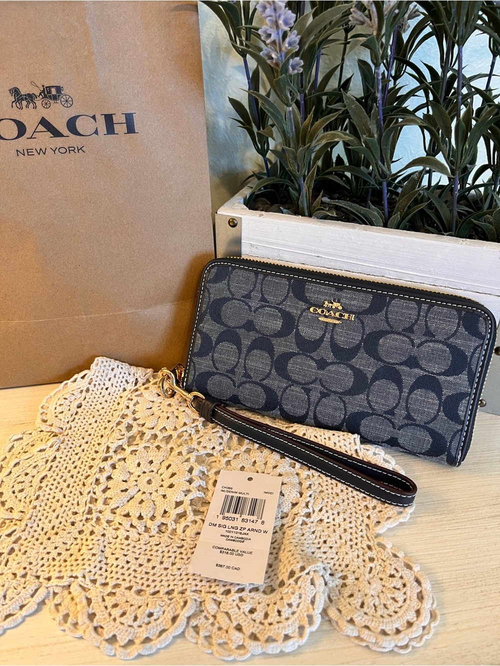 Coach Long Zip Around Wallet Wristlet in Signature Chambray Denim NWT
